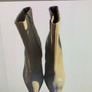 Women’s white faux leather ankle boots with 3.5 in heel NWT Size 7